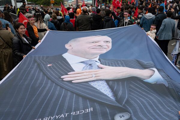 برتری اردوغان از قلیچداراوغلو از 2 میلیون رای فراتر رفته است.نتایج نهایی انتخابات در روز 1 جون در روزنامه رسمی منتشر خواهد شد. - اسپوتنیک افغانستان  