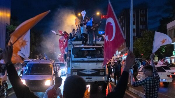 Сторонники действующего президента Турции Реджепа Тайипа Эрдогана в городе Кахраманмараш - اسپوتنیک افغانستان  
