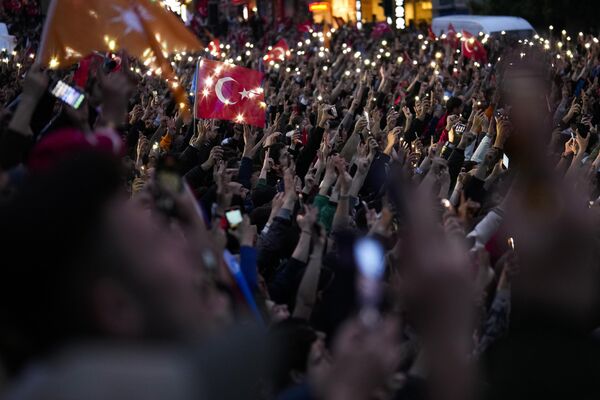 هواداران رجب طیب اردوغان، پیروزی او در انتخابات را جشن می گیرند. - اسپوتنیک افغانستان  