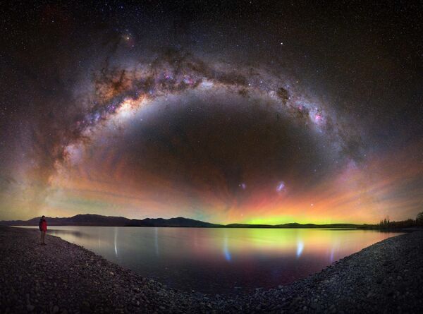 عکس « درخشش آسمانی»، عکاس تام رای از نیوزیلند.یکی از بهترین عکس های وارده شده در لیست 25 عکس برتر عکاس سال 2023 راه شیری. - اسپوتنیک افغانستان  