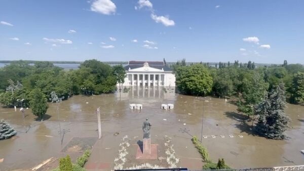 Затопленный центр Новой Каховки. Кадр видео - اسپوتنیک افغانستان  