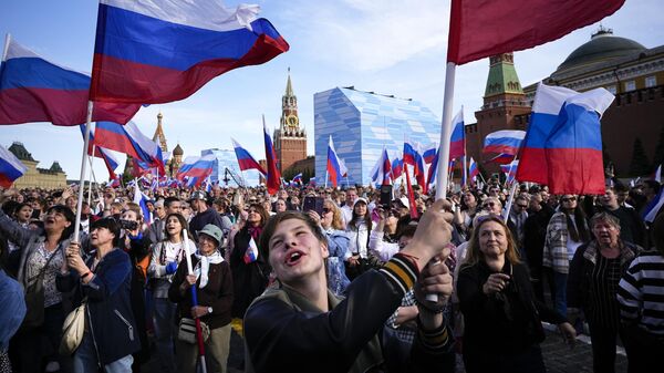 Зрители на концерте, посвященном Дню России на Красной площади в Москве - اسپوتنیک افغانستان  
