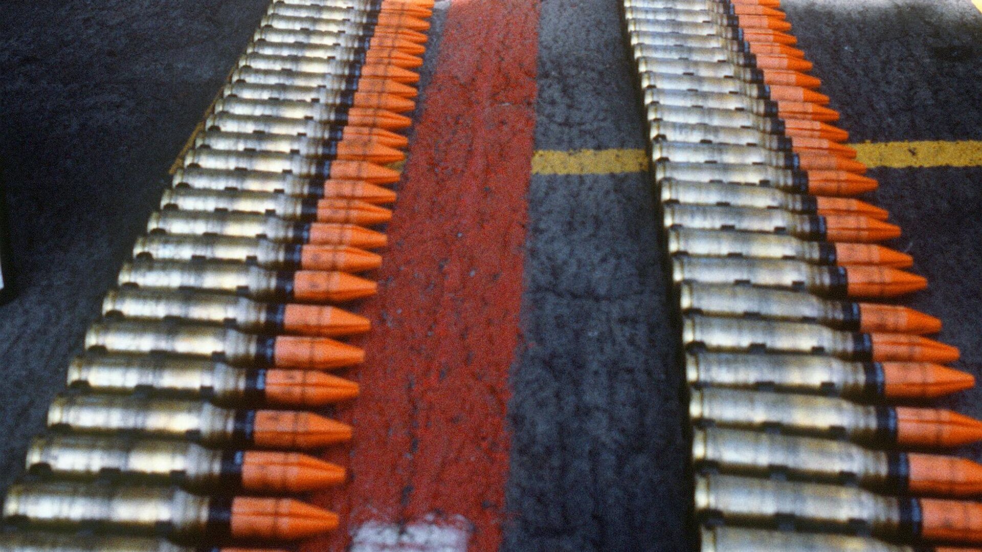 Снаряды с обеднённым ураном для артиллерийского комплекса Mark 15 Phalanx CIWS на борту американского линкора USS Missouri (BB-63). Фотография ВМФ США, 1987 год. - اسپوتنیک افغانستان  , 1920, 02.09.2023