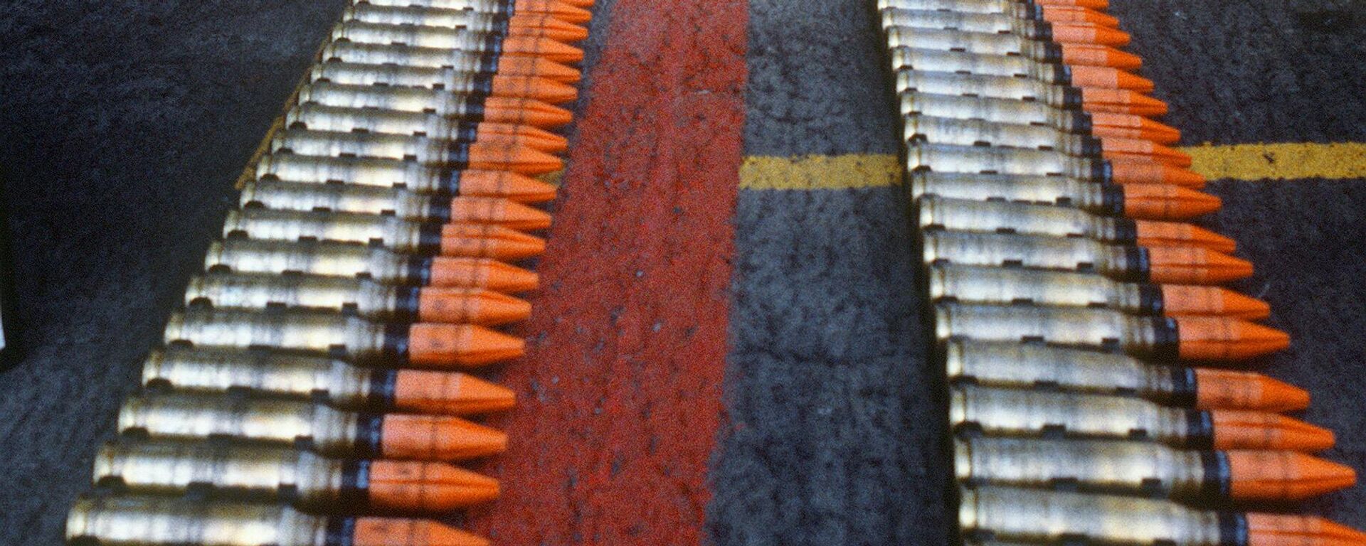 Снаряды с обеднённым ураном для артиллерийского комплекса Mark 15 Phalanx CIWS на борту американского линкора USS Missouri (BB-63). Фотография ВМФ США, 1987 год. - اسپوتنیک افغانستان  , 1920, 13.09.2023