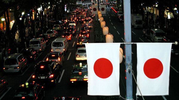Японские флаги на фоне автомагистрали в Японии - اسپوتنیک افغانستان  