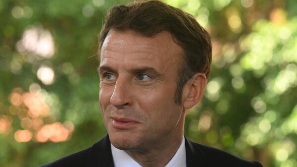 Президент Франции Эмманюэль Макрон покидает экстренное совещание после инцидента в Польше на Бали - اسپوتنیک افغانستان  