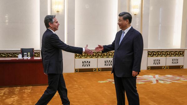 Госсекретарь США Энтони Блинкен на встрече с председателем КНР Си Цзиньпином в Пекине - اسپوتنیک افغانستان  