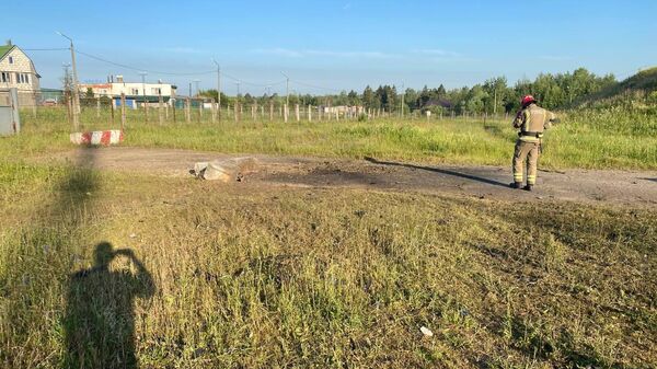 Место падения беспилотника у военных складов рядом с поселком Калининец в Подмосковье - اسپوتنیک افغانستان  