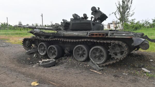 Уничтоженный танк ВСУ в селе у линии соприкосновения на Артемовском направлении - اسپوتنیک افغانستان  