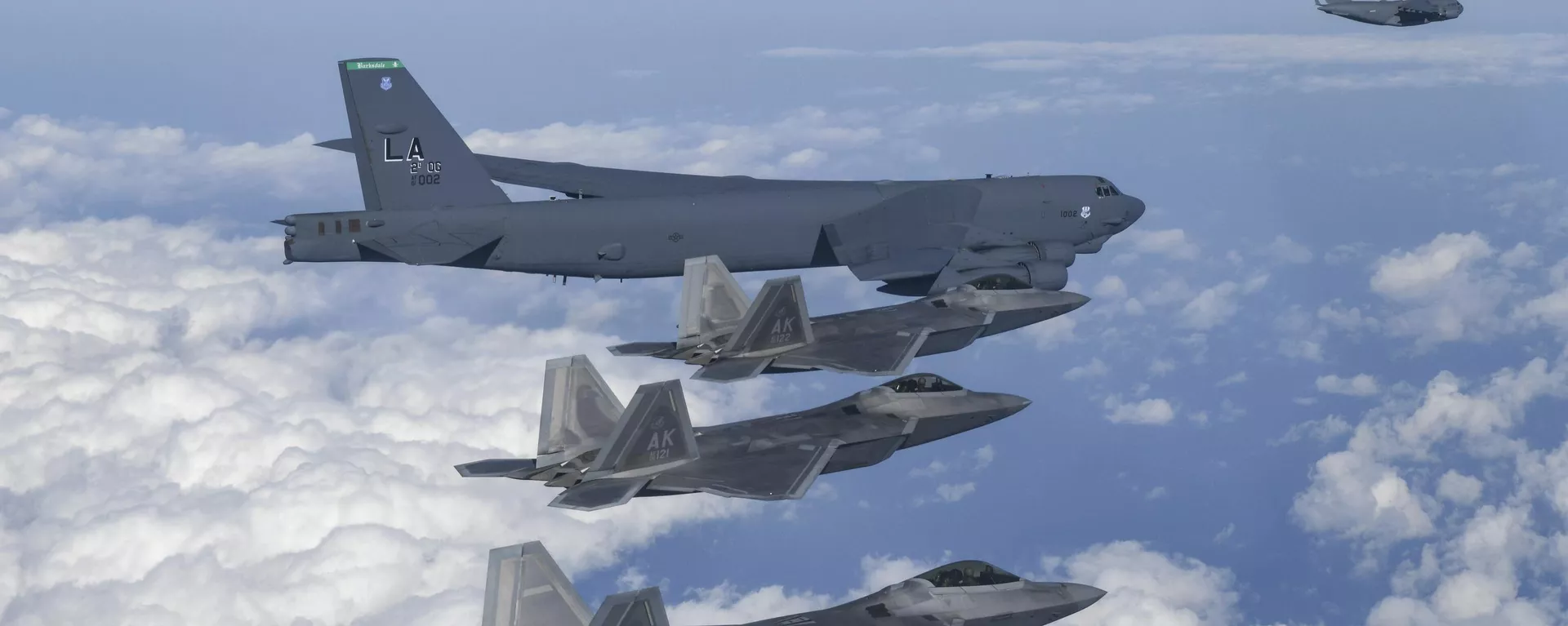 Американские бомбардировщики B-52, истребители C-17 и южнокорейские ВВС F-35 пролетают над Корейским полуостровом во время совместных учений в Южной Корее  - اسپوتنیک افغانستان  , 1920, 01.09.2023