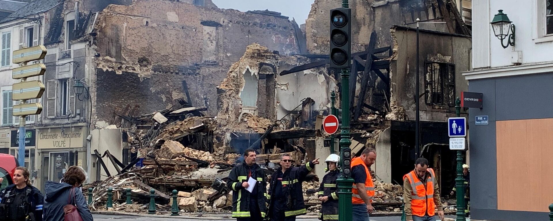 Сгоревшая аптека после протестов во французском городе Монтаржи - اسپوتنیک افغانستان  , 1920, 03.07.2023