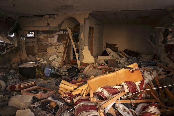 تصویر یک ساختمان ویران شده پس از عملیات نظامی اسرائیل در اردوگاه آوارگان جنین در کرانه باختری اشغالی. - اسپوتنیک افغانستان  