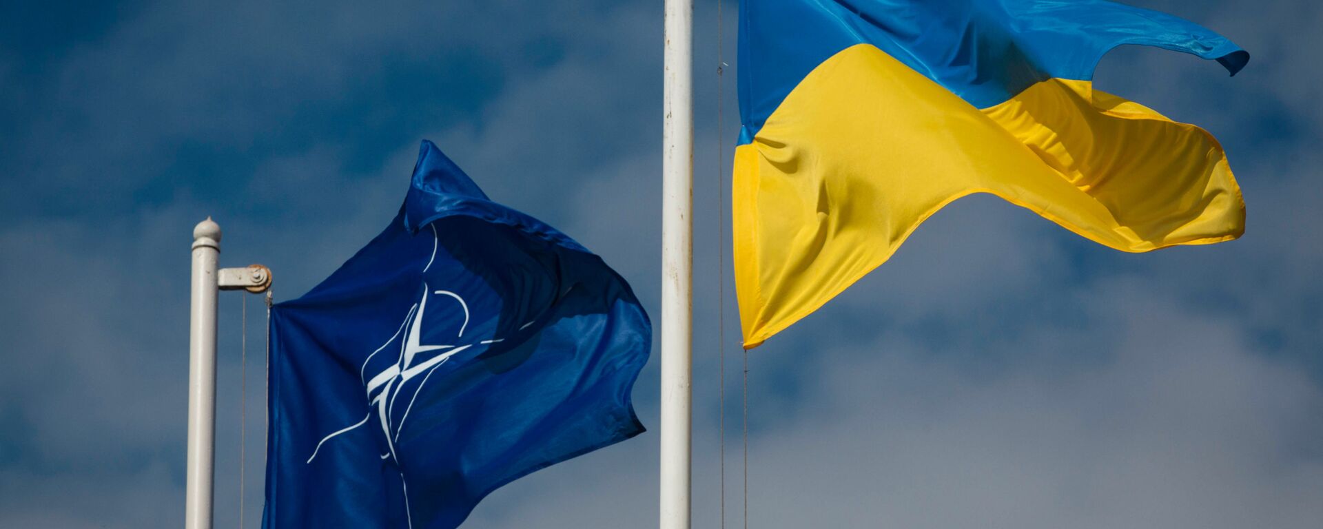 Национальный флаг Украины и флаг Организации Североатлантического договор - اسپوتنیک افغانستان  , 1920, 11.07.2023