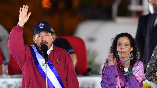 Nicaraguan President Daniel Ortega (L) and Vice President Rosario Murillo attend the swearing-in ceremony for a new presidential term in Managua, Nicaragua, Jan. 10, 2022. - اسپوتنیک افغانستان  