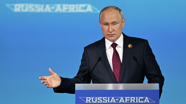 Президент РФ Владимир Путин выступает на пленарном заседании II Cаммита и форума Россия - Африка  - اسپوتنیک افغانستان  