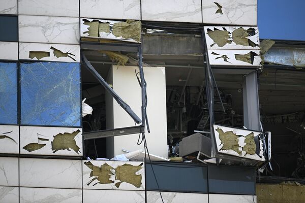 آسیب و شکستن شیشه در ساختمان مرکز تجاری شهر مسکو در اثر حمله پهپادهای اوکراینی. - اسپوتنیک افغانستان  