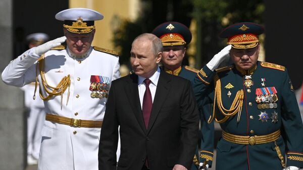 Президент РФ В. Путин принял Главный военно-морской парад - اسپوتنیک افغانستان  