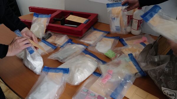 Изъятые полицейскими пакеты с наркотиками, фото из архива - اسپوتنیک افغانستان  
