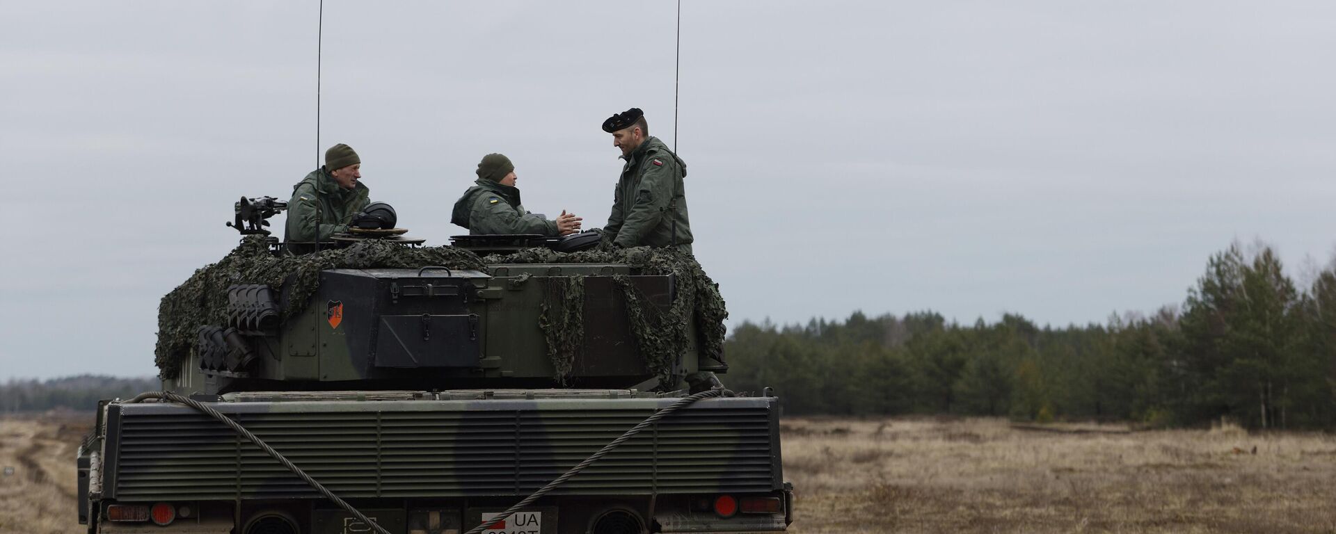 Украинские и польские солдаты на танке Leopard 2 - اسپوتنیک افغانستان  , 1920, 22.11.2023