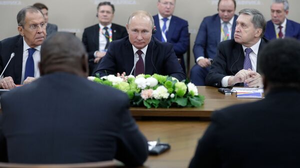 Президент РФ Владимир Путин во время встречи с президентом ЮАР Сирилом Рамафозой на полях саммита Россия - Африка - اسپوتنیک افغانستان  
