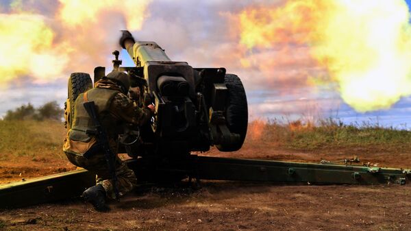 A serviceman of Russian private military company Wagner Group shoots from a 122 mm D30 howitzer at the Ukrainian positions, as Russia's military operation in Ukraine continues, in the suburbs of Bakhmut, Donetsk People's Republic - اسپوتنیک افغانستان  
