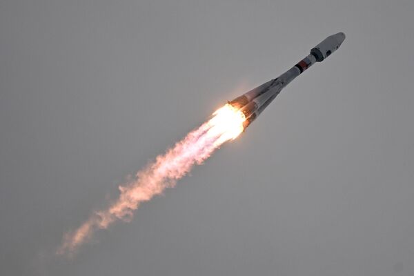 پرتاب راکت حامل Soyuz-2.1b با مرحله فوقانی فرگات و استیشن اتومات Luna-25 از فضانوردی Vostochny. - اسپوتنیک افغانستان  