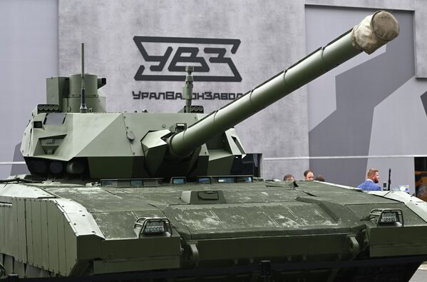 تانک T-14 &quot;Armata&quot; در غرفه شرکت &quot;Uralvagonzavod&quot; در انجمن بین المللی نظامی و فنی &quot;ARMY-2023&quot; در مرکز کنگره و نمایشگاه &quot;پاتروت&quot;. - اسپوتنیک افغانستان  