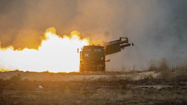 Пуск ракеты из американской ракетно-артиллерийская система оперативно-тактического назначения  - اسپوتنیک افغانستان  
