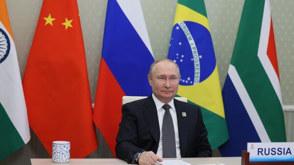 Президент РФ Владимир Путин принимает участие в режиме видеоконференции в XIV саммите БРИКС - اسپوتنیک افغانستان  