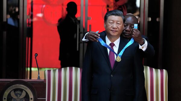 Председатель КНР Си Цзиньпин получает орден ЮАР Претории - اسپوتنیک افغانستان  