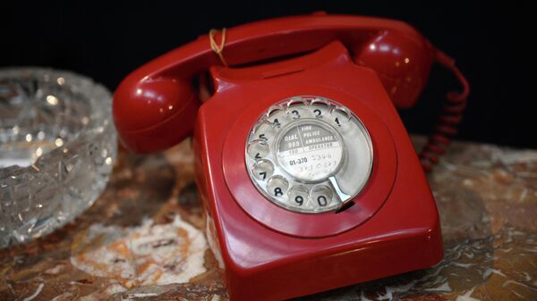 Красный телефон Фредди Меркьюри на аукционе Sotheby’s в Лондоне - اسپوتنیک افغانستان  