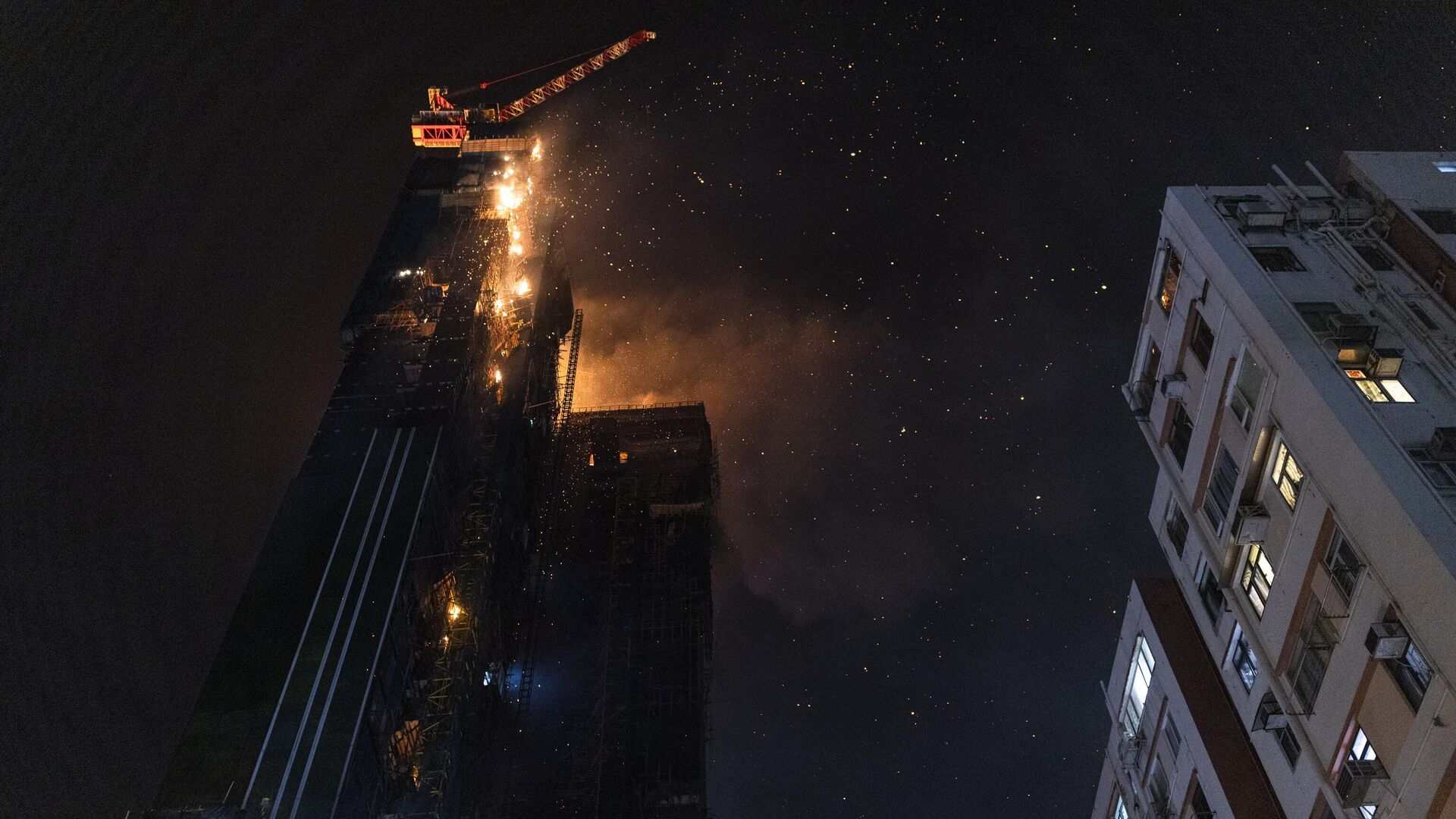 Пожар в строящемся высотном здании в районе Цим Ша Цуй в Гонконге - اسپوتنیک افغانستان  , 1920, 31.08.2023