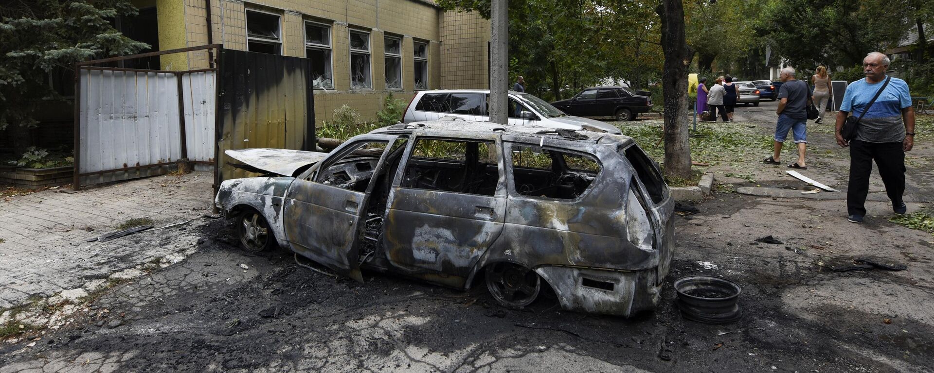 Автомобиль, сгоревший в результате обстрела со стороны ВСУ Киевского района Донецка - اسپوتنیک افغانستان  , 1920, 05.09.2023