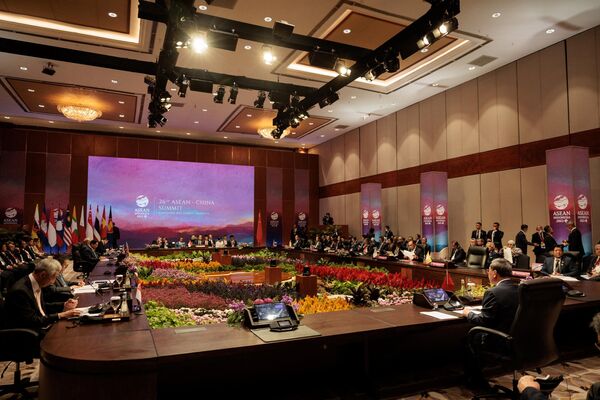 لی کیانگ، نخست‌وزیر چین در بیست و ششمین اجلاس سران آسه‌آن-چین در چهل و سومین اجلاس سران آسه‌آن در جاکارتا در 6 سپتامبر 2023 شرکت می‌کند. - اسپوتنیک افغانستان  
