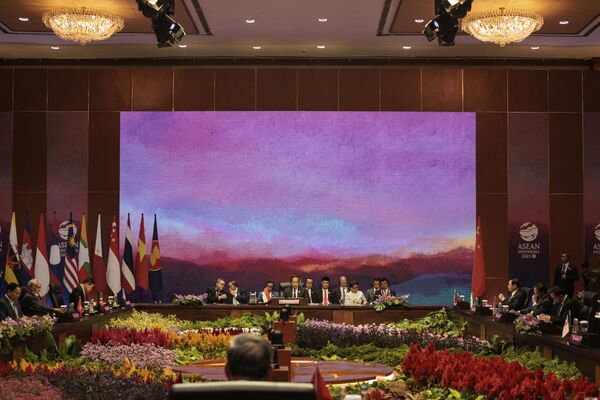 حضور رهبران در بیست و ششمین اجلاس سران آسه آن-چین در چهل و سومین اجلاس سران آسه آن در جاکارتا، اندونزی. - اسپوتنیک افغانستان  