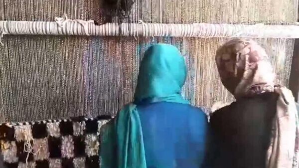 ایجاد کارگاه قالین بافی در بلخ و زمینه کار برای ۳۰۰ زن - اسپوتنیک افغانستان  