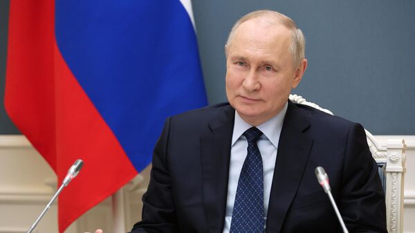 Президент РФ Владимир Путин проводит совещание в режиме видеоконференции. Архивное фото - اسپوتنیک افغانستان  