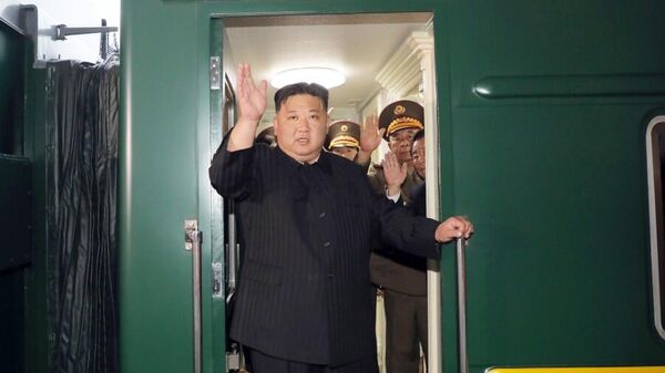 Отбытие Ким Чен Ына из Пхеньяна в РФ - اسپوتنیک افغانستان  