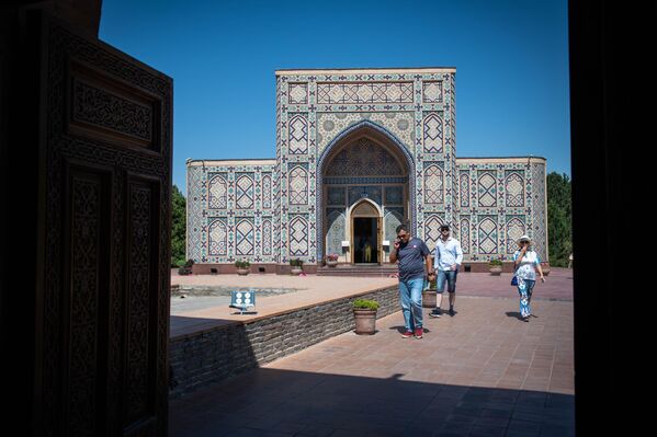 رصدخانه الغ بیک یکی از مهم ترین رصدخانه های قرون وسطی است که توسط الغ بیک در تپه کوخاک در مجاورت سمرقند در سال های 1424-1428 ساخته شده است. - اسپوتنیک افغانستان  