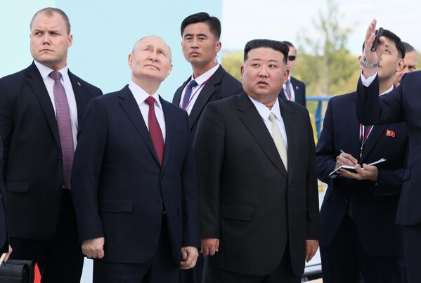 ولادیمیر پوتین رئیس جمهور روسیه و رهبر کوریای شمالی، کیم جونگ اون در ایستگاه فضایی وستوچنی - اسپوتنیک افغانستان  