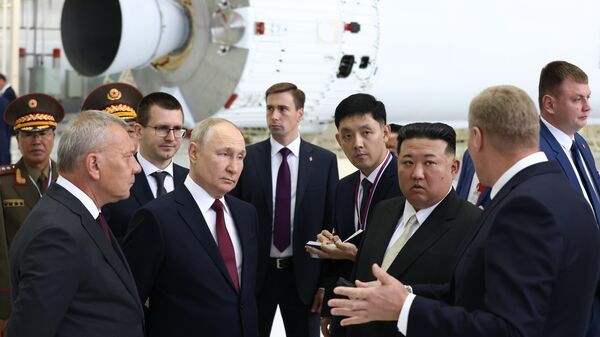 Президент РФ Владимир Путин и председатель Государственного совета КНДР Ким Чен Ын на космодроме Восточный - اسپوتنیک افغانستان  