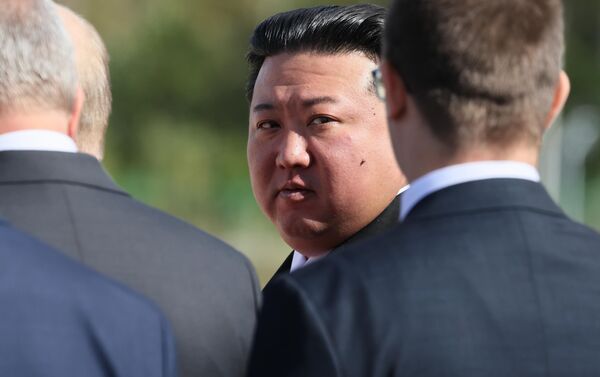 رهبر کوریای شمالی کیم جونگ اون در ایستگاه فضایی وستوچنی در آرمور، روسیه. - اسپوتنیک افغانستان  