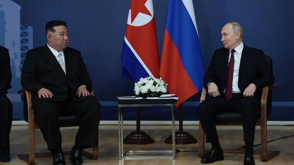 Президент РФ В. Путин посетил космодром Восточный и встретился с лидером КНДР Ким Чен Ыном - اسپوتنیک افغانستان  