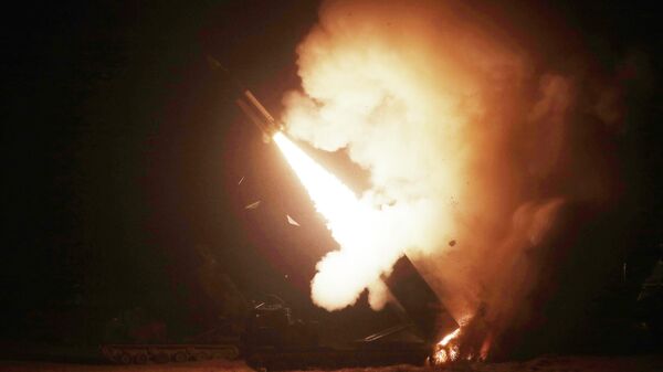 Военные учения США и Южной Кореи с использованием Армейского тактического ракетного комплекса - اسپوتنیک افغانستان  