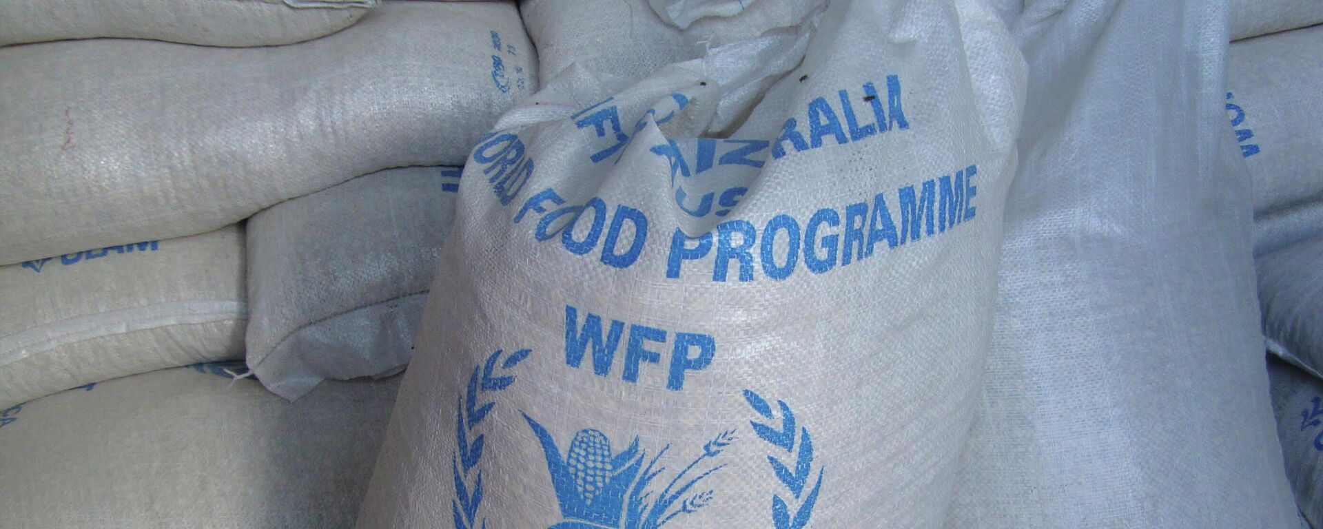 In this photo of Monday, Aug. 8, 2011 sacks of World Food Program, WFP, food is seen on a truck before being dropped off for storage in warehouses in the former Somali water agency that runs the biggest sell off of food aid in Mogadishu. - اسپوتنیک افغانستان  , 1920, 20.09.2023