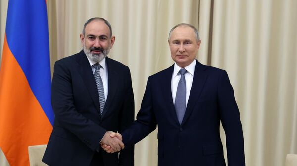Премьер-министр Армении Никол Пашинян и президент РФ Владимир Путин - اسپوتنیک افغانستان  