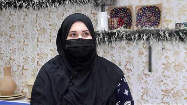 رو آوردن دختران افسرده افعان به هنر مینیاتوری  - اسپوتنیک افغانستان  