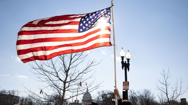 Американский флаг у здания Капитолия США во время инаугурации избранного президента Джо Байдена - اسپوتنیک افغانستان  