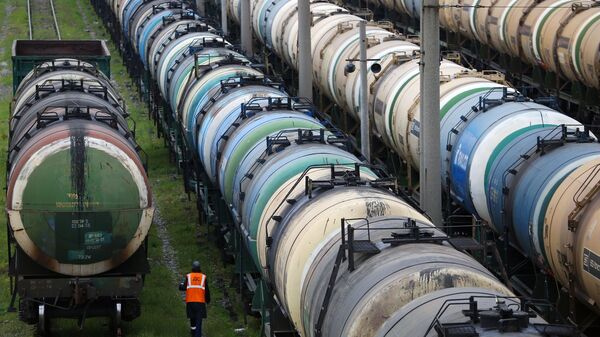 Железнодорожные цистерны для нефтепродуктов - اسپوتنیک افغانستان  