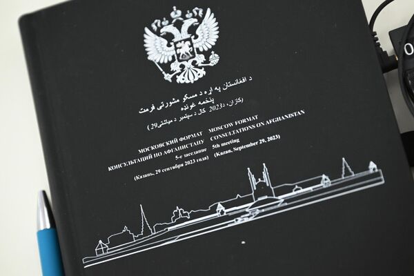 دفترچه یادداشت با نمادهای فرمت مشاوره مسکو در مورد افغانستان. - اسپوتنیک افغانستان  